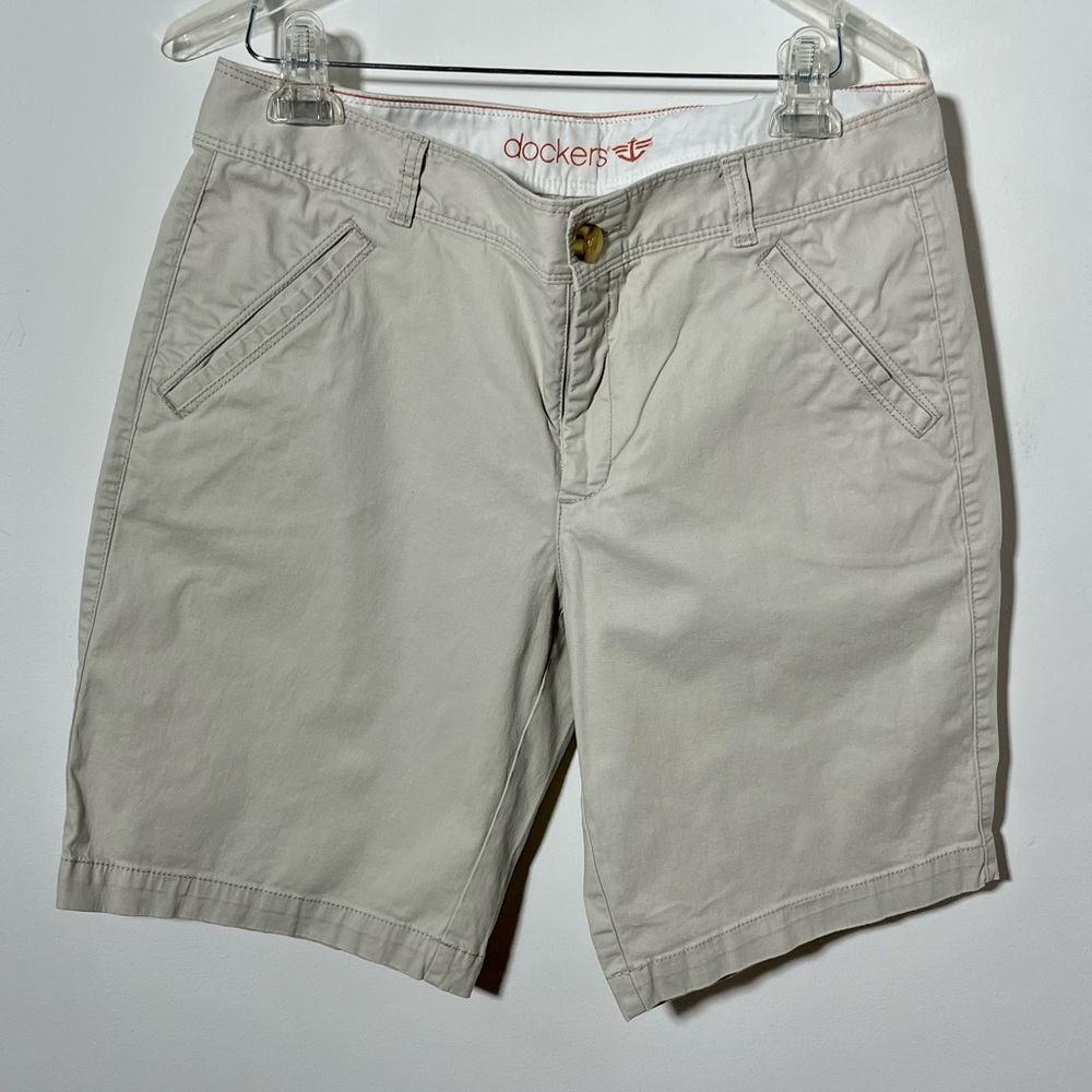 Dockers Women’s Tan Shorts 🏷️